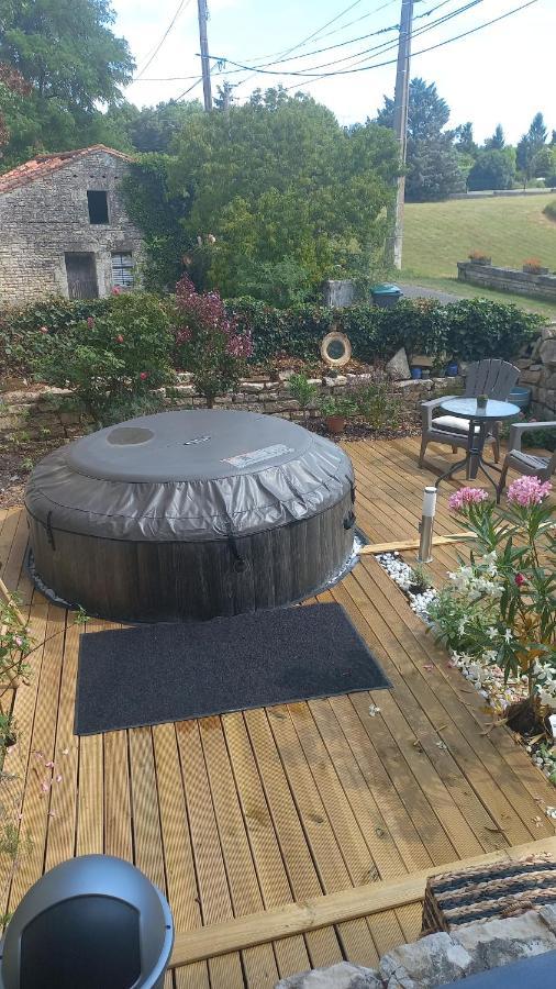 La Maison Du Commandeur Maine-de-Boixe ภายนอก รูปภาพ