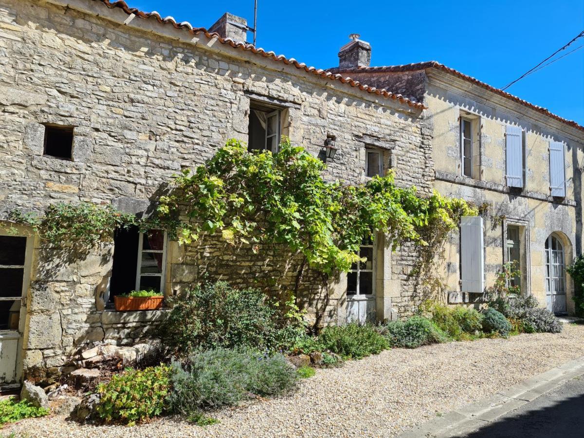 La Maison Du Commandeur Maine-de-Boixe ภายนอก รูปภาพ