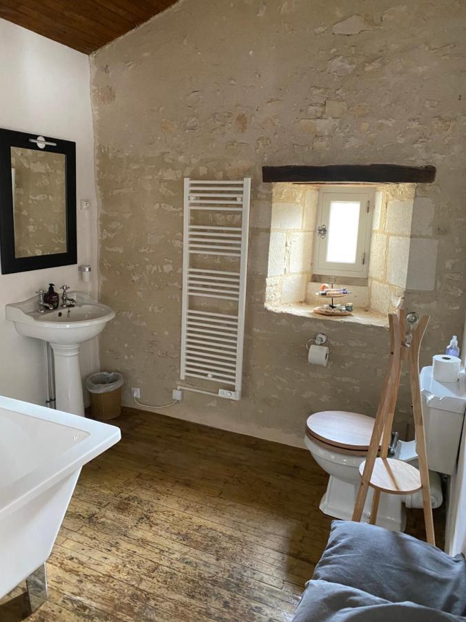 La Maison Du Commandeur Maine-de-Boixe ภายนอก รูปภาพ