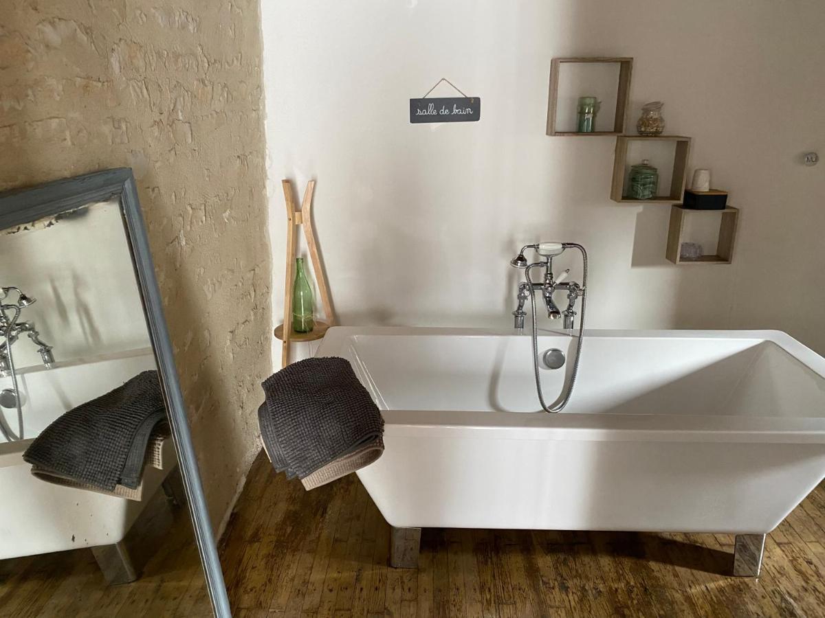 La Maison Du Commandeur Maine-de-Boixe ภายนอก รูปภาพ